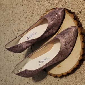 Vintage Peacocks Purple Lace Look Shoes Sz 8B